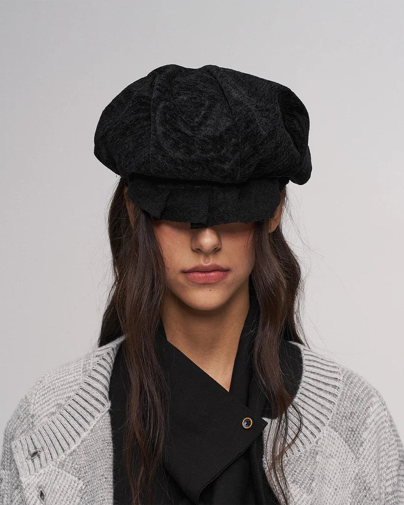 Black ruffled beret