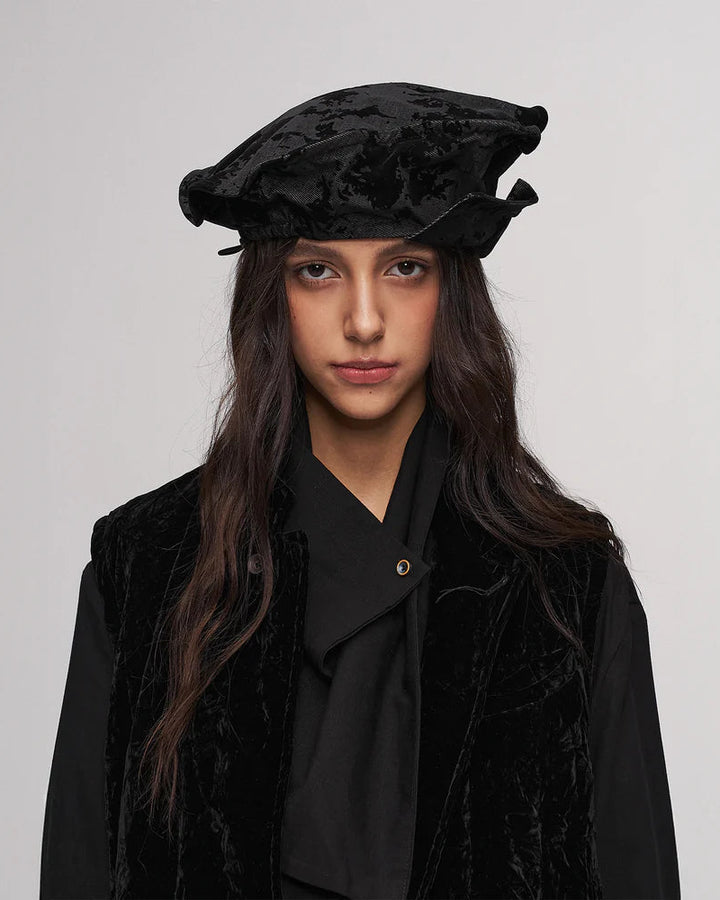Black beret with folded brim display picture 3