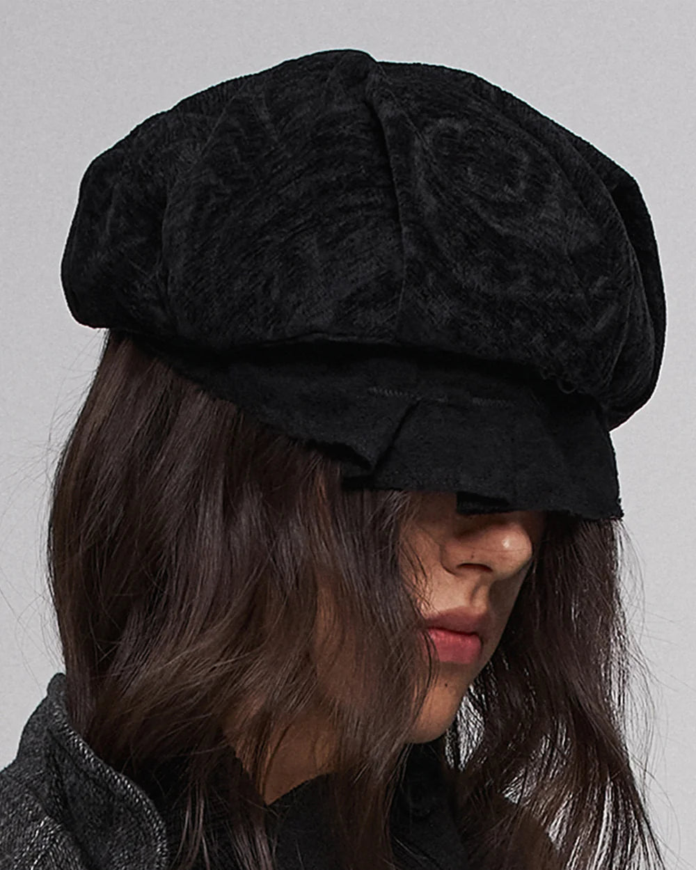 Black ruffled beret