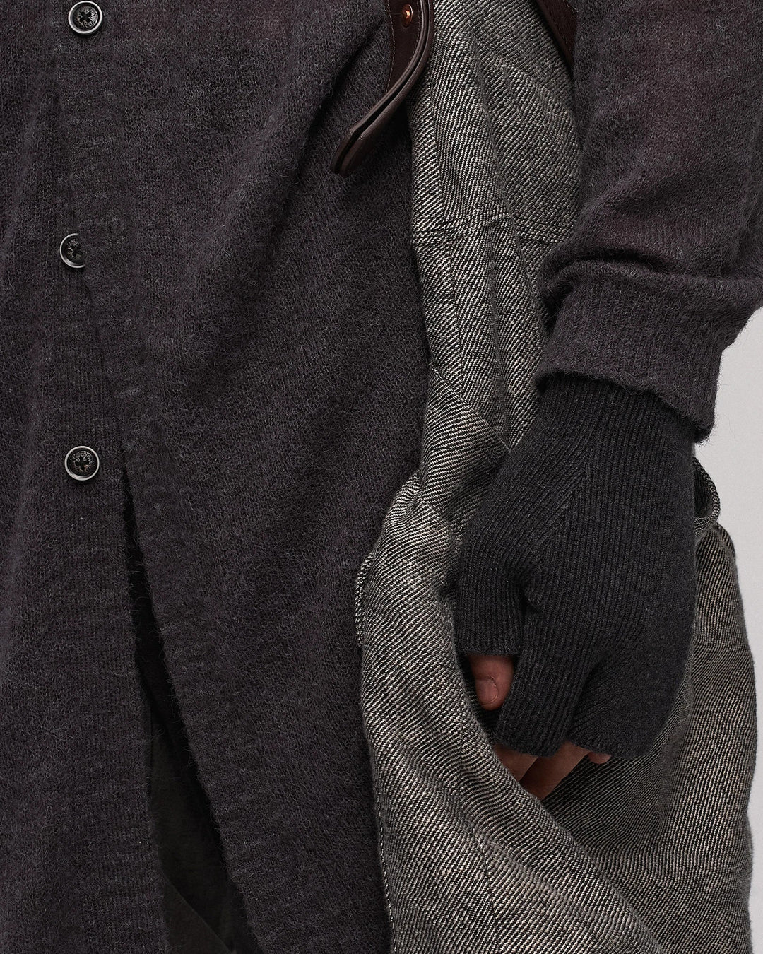 Knitted gloves (black and gray)