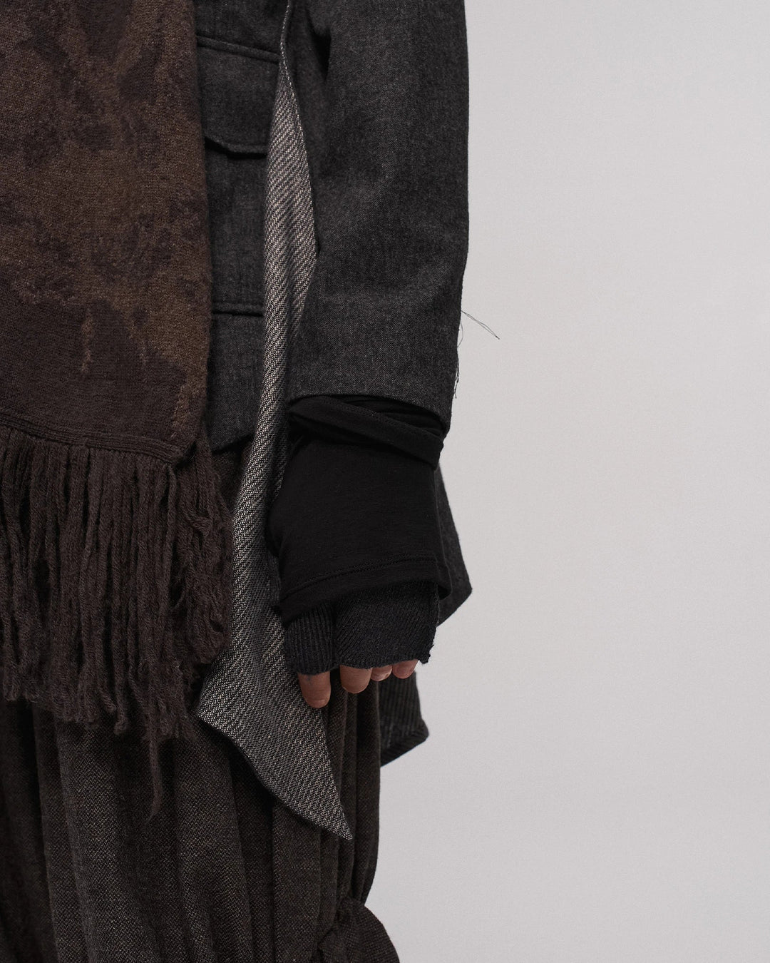 Knitted gloves (black and gray)