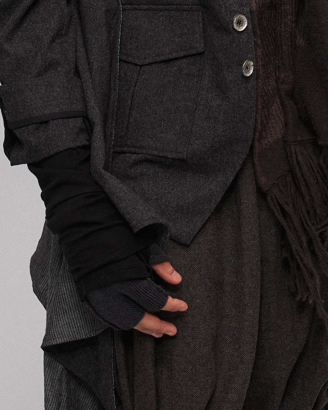 Knitted gloves (black and gray)