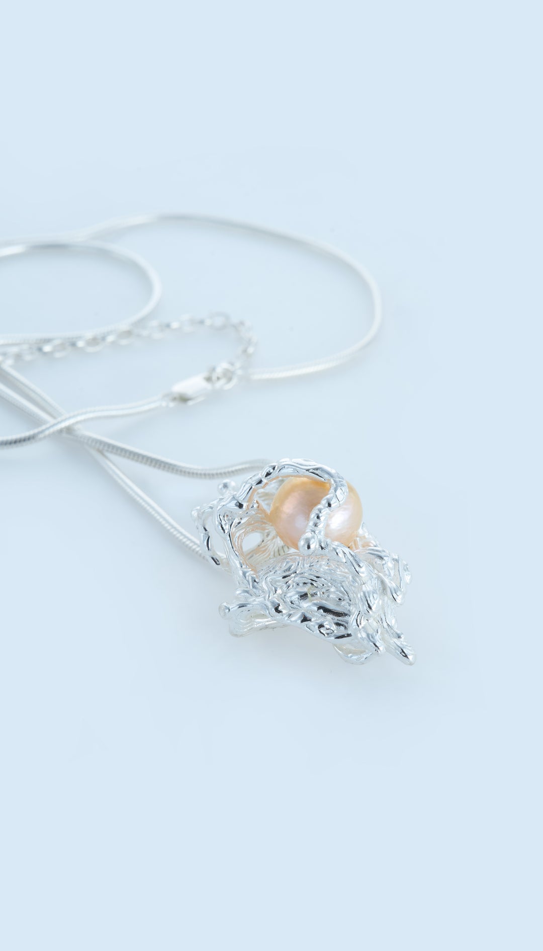 White Frozen Flow Necklace