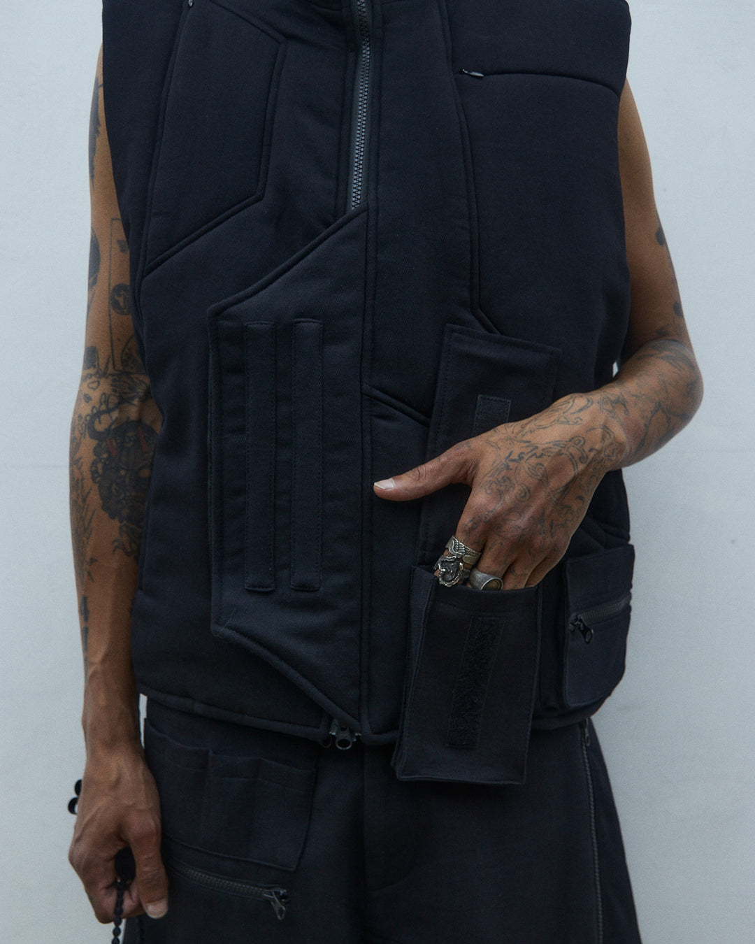 UTX-04 PUFFER VEST (Black)