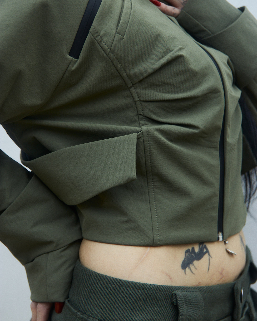 XIRVA CROPPED JACKET (Olive)