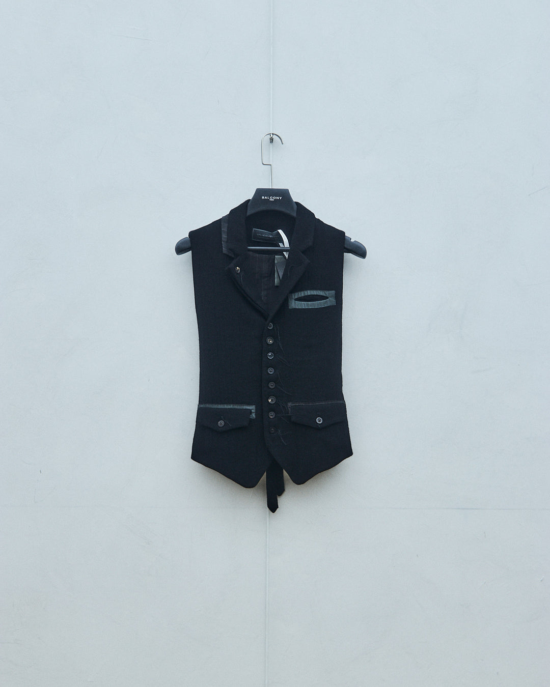 Appliqué artisan vest "black"