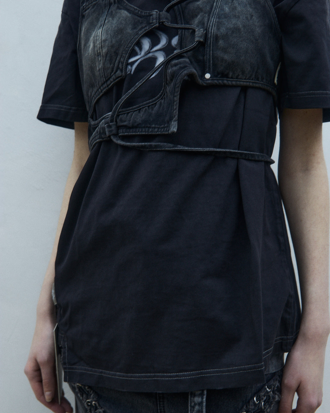 Asymmetrical t-shirt with volume print