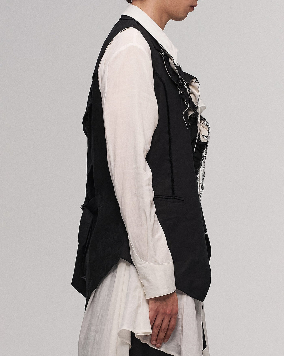 Rose-patterned vest (black)