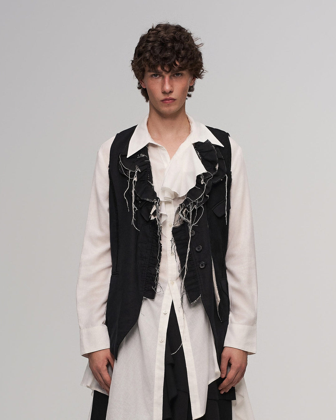 Rose-patterned vest (black)