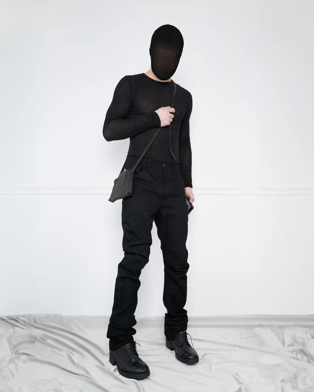 CURVED SLIM DENIM PANTS