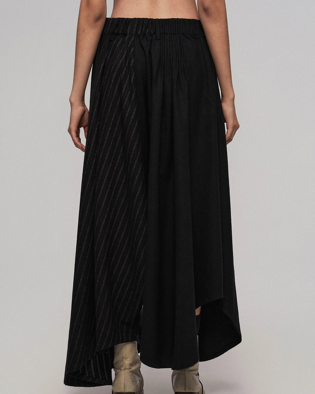 Black low-crotch pleated skirt-pants